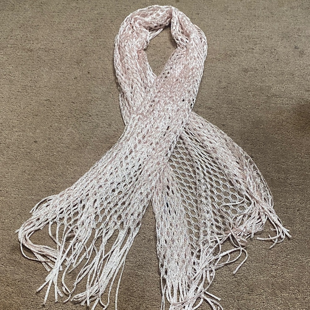 Maurices Soft Pink Open Weave Scarf Delicate Lovely Pretty Lagenlook Summer Fall